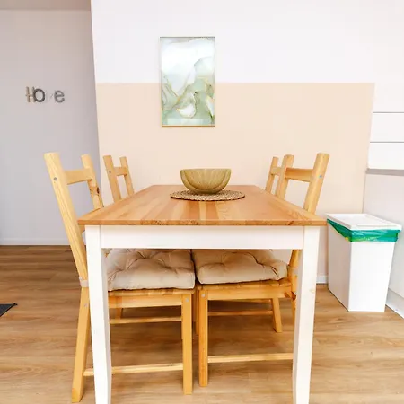 Fullhouse - - K28 B - Southern Center Apartment *